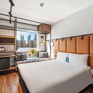 Standard Zimmer mit Kingsize-Bett